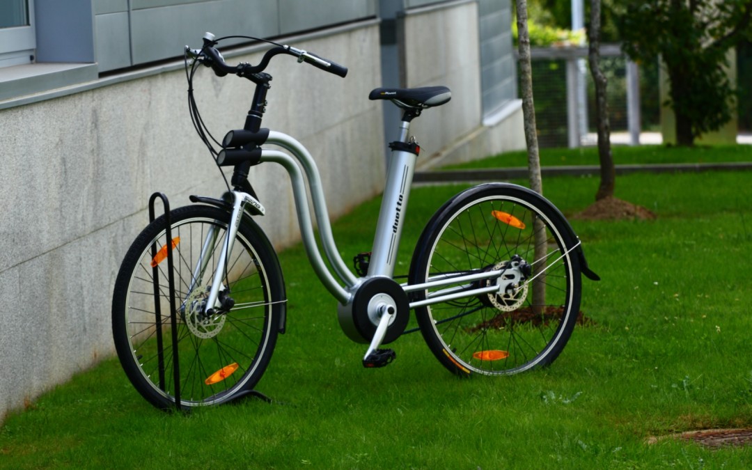 Entrega del prototipo de bicicleta eléctrica Duetto a Yamimoto