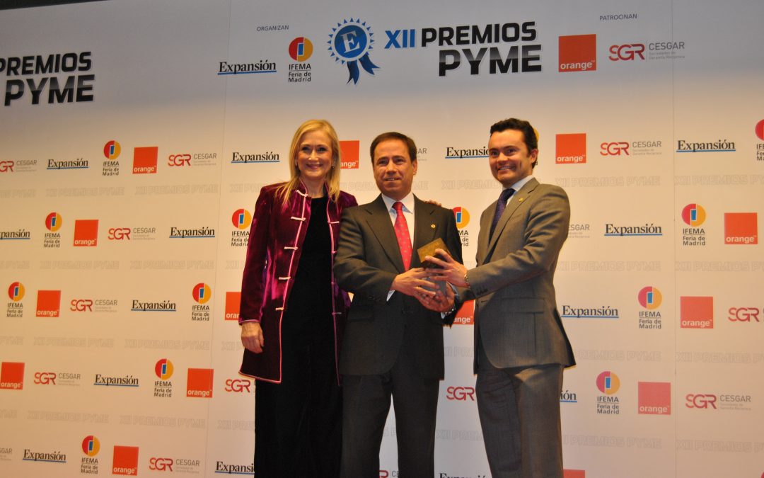 Cristina Cifuentes entrega a KeelWit el premio «Mejor Emprendedor» de los premios PYME 2016